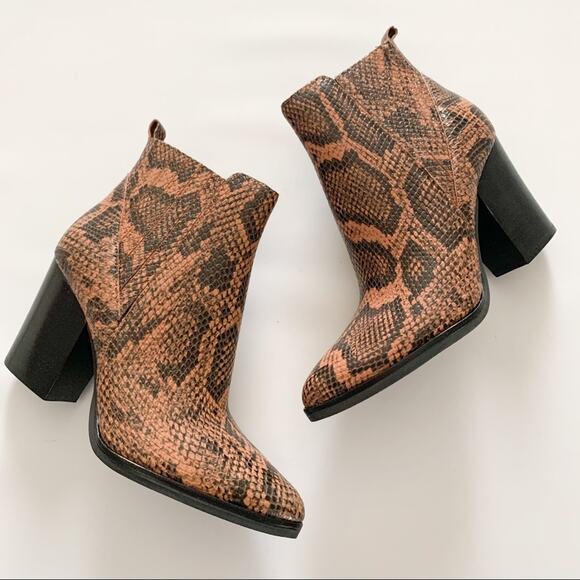 Marc Fisher Snakeskin Alva Booties Size 7.5 - Picture 3 of 7